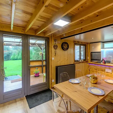 Reves Au - Maisonnette بيت للعطل